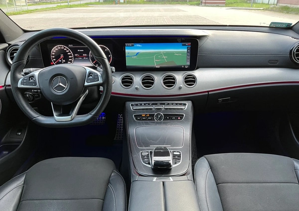 Mercedes-Benz Klasa E cena 176500 przebieg: 68174, rok produkcji 2018 z Olsztyn małe 137